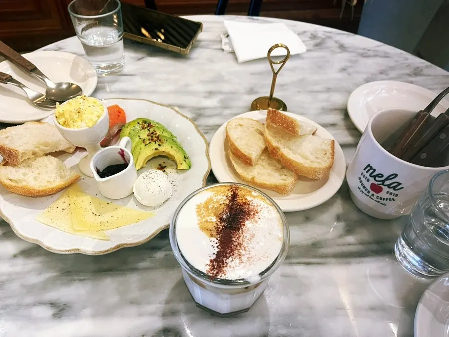 Close-up of the M Platter's bread and toppings