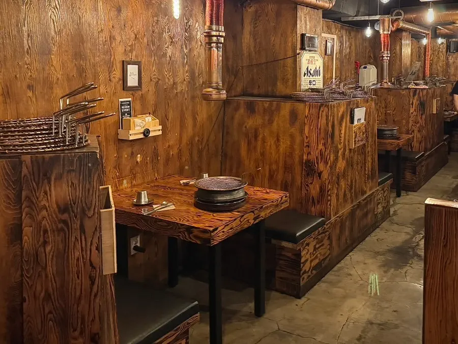 Interior seating with partitions between tables