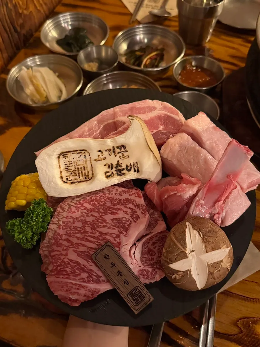 Grill loaded with strong-burning charcoal