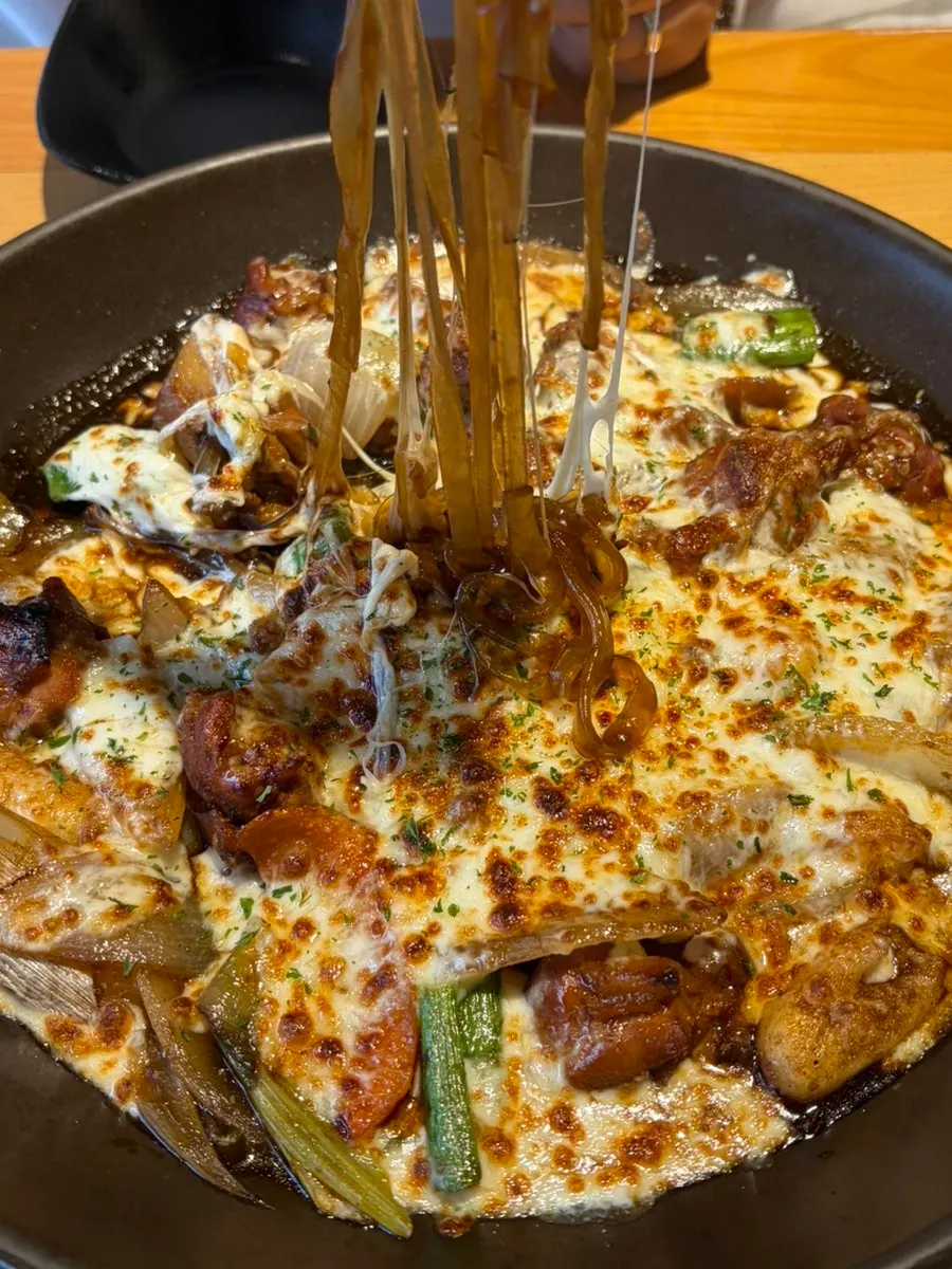 Jjimdak with added cheese and cheese rice cakes