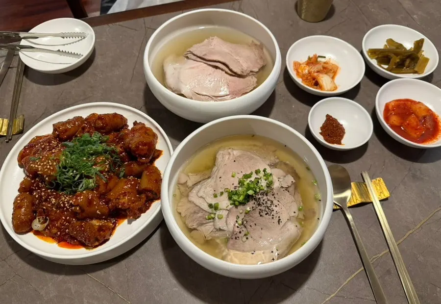 Photo introducing a visit to Anok in Hongdae