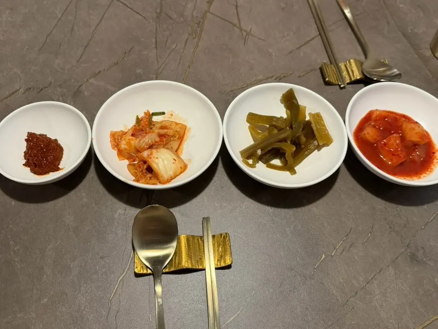 Anok table setting