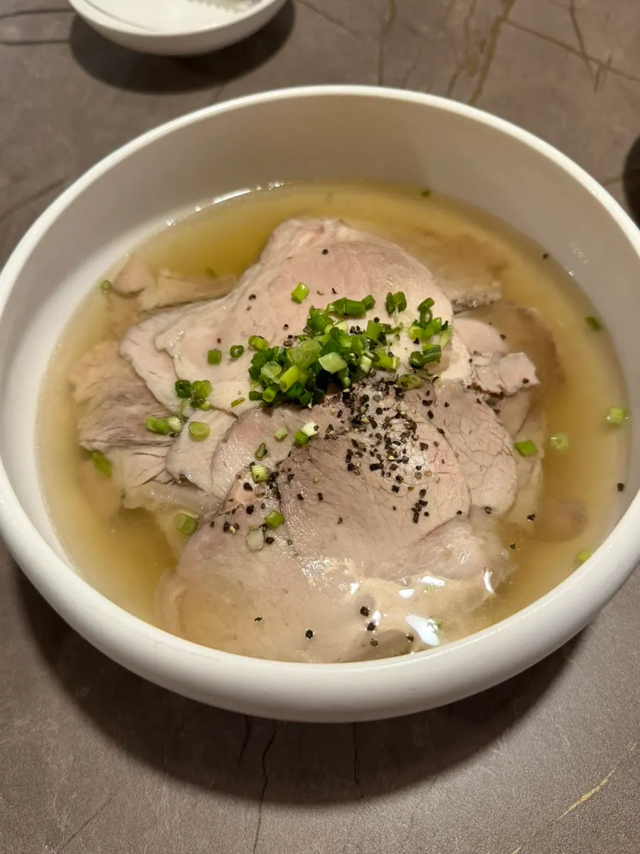 A bowl of clear gomtang