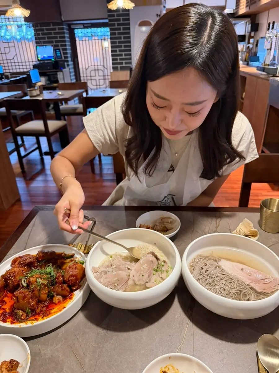 A companion eating gukbap