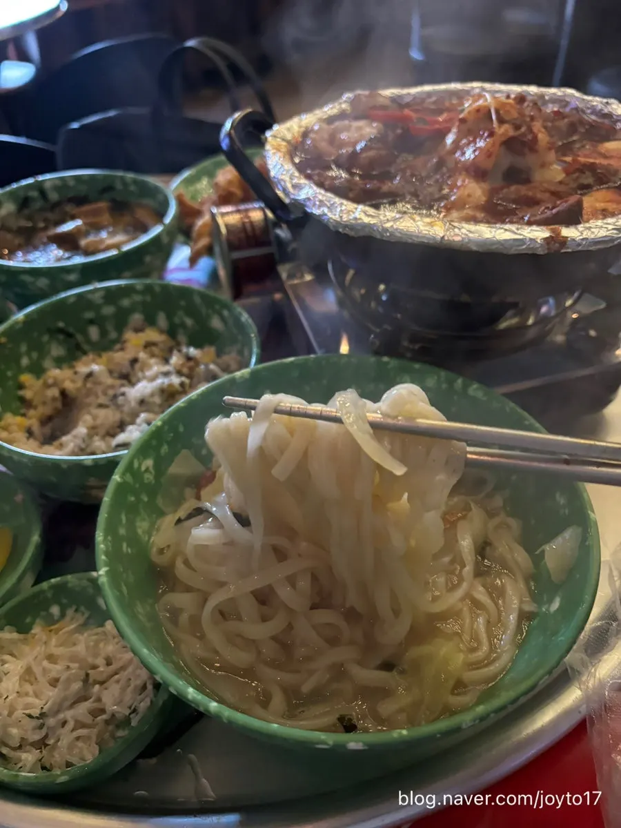 Spicy kalguksu noodle soup