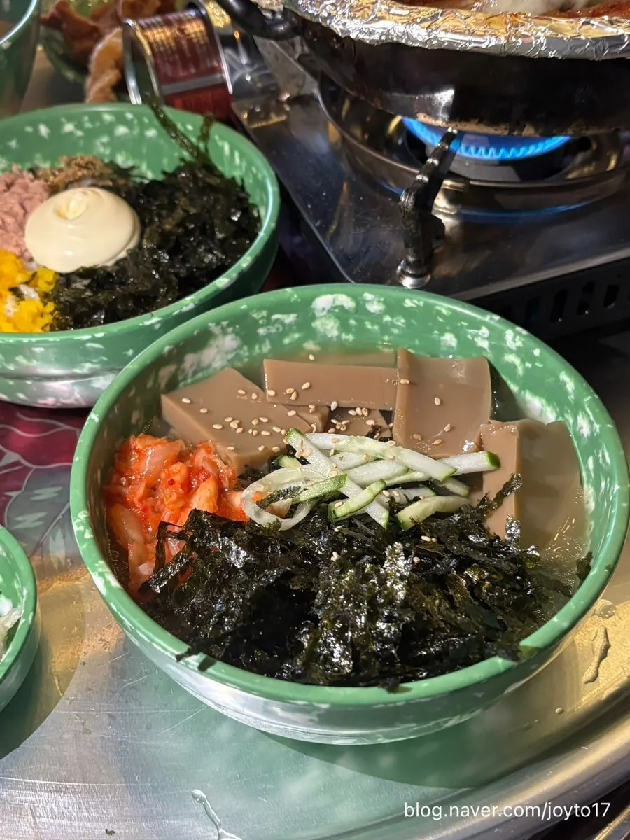 Mukbap topped with kimchi and cucumber