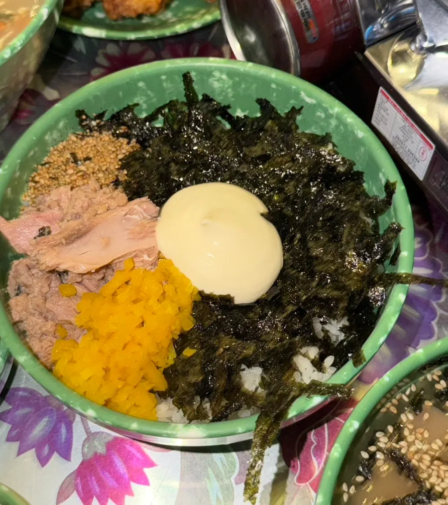 닭발 소스에 비빈 칼국수면