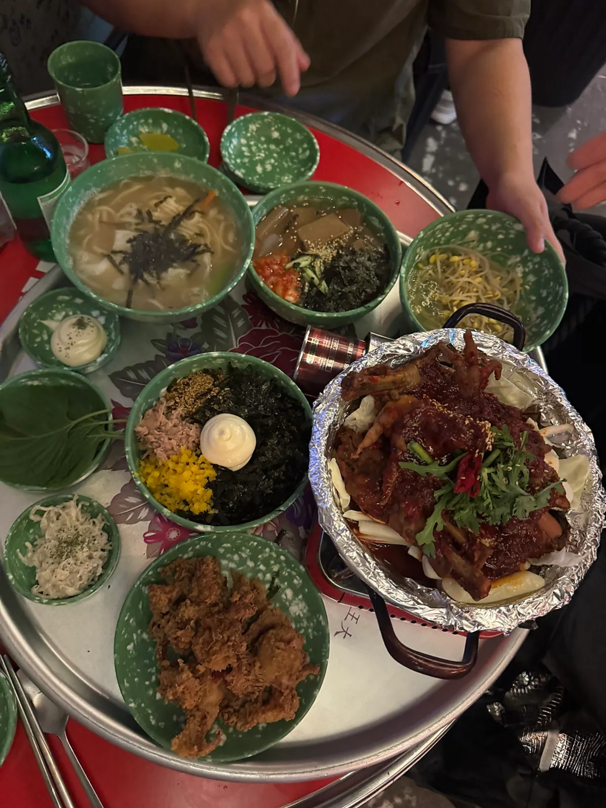 The generous full-table set from Cheongnyeon Dakbal 1987