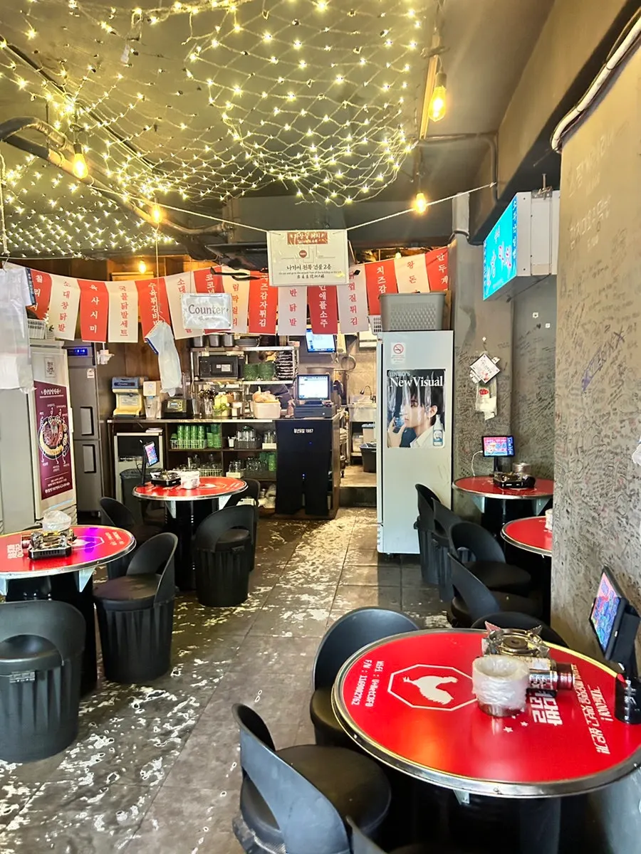 Entrance of Cheongnyeon Dakbal 1987 Hongdae Branch