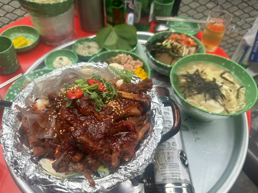 Kalguksu noodles served alongside the chicken feet