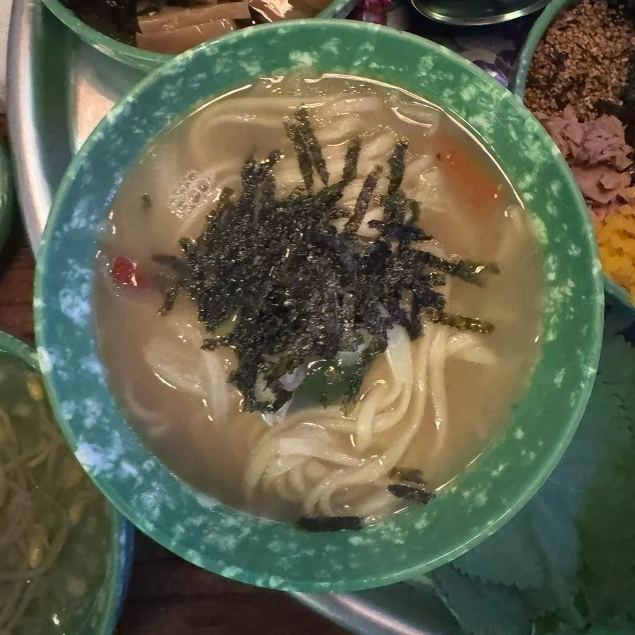 뜨끈하게 나온 청년닭발세트