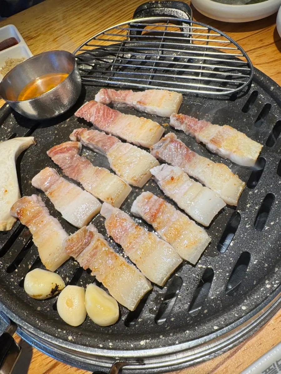 Table setting with salted ogyeopsal and dwitgogi grilled together