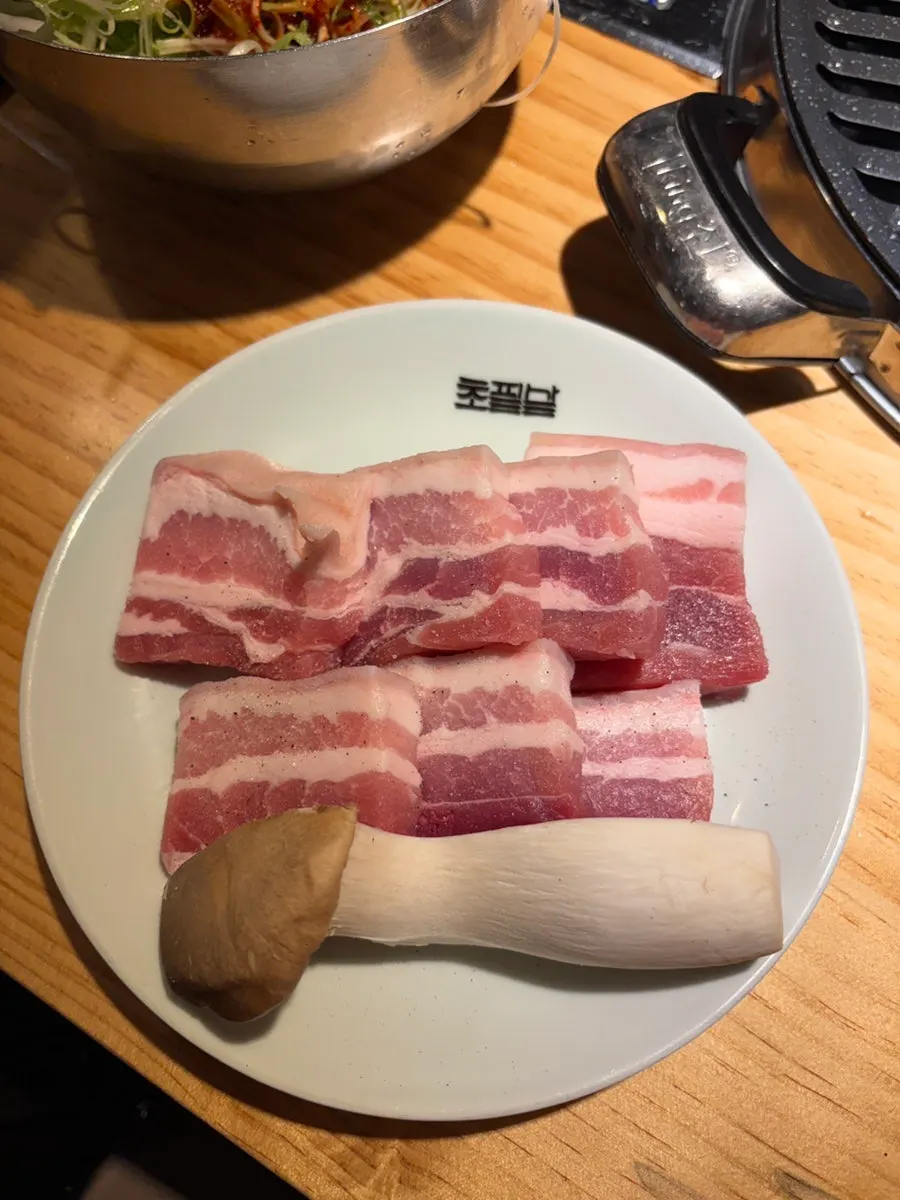 虾酱、明太鱼子蒜泥和大酱肉类蘸料