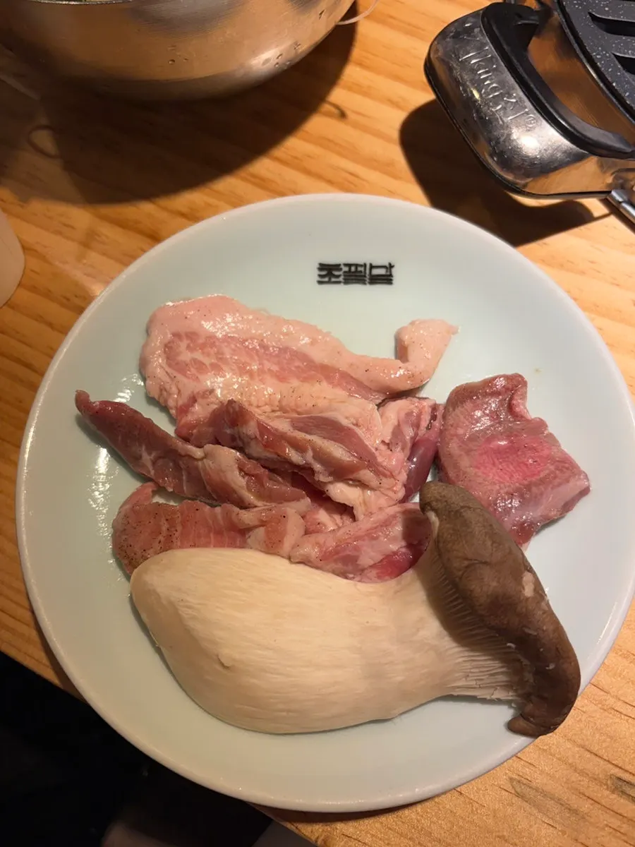 每人一份的四种酱料拼盘