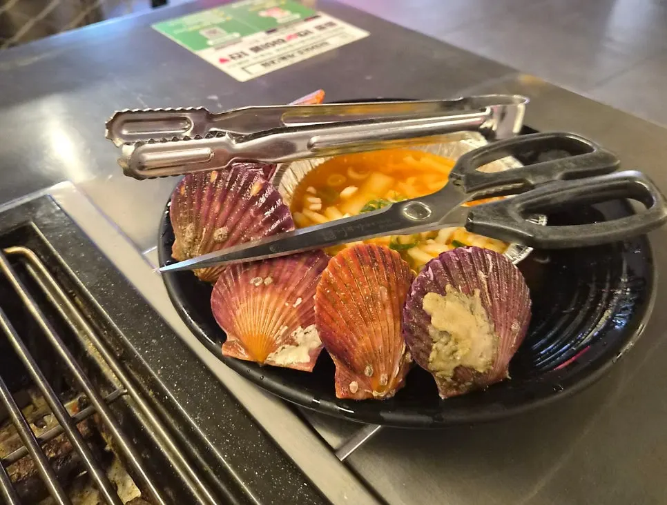 Sample scallops placed on the grill