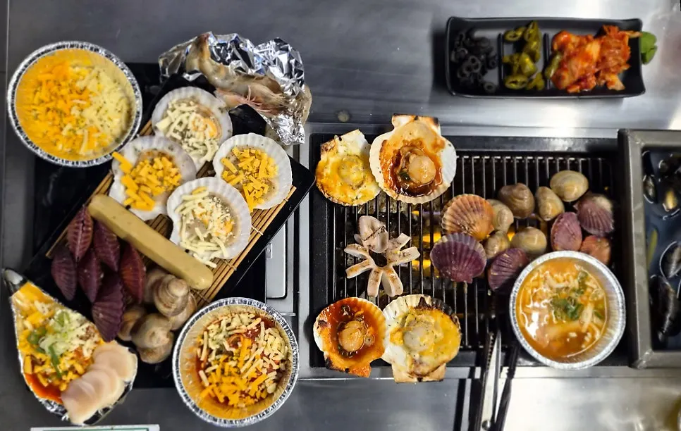 The Hawaii Clam Grill for two fully laid out on the grill
