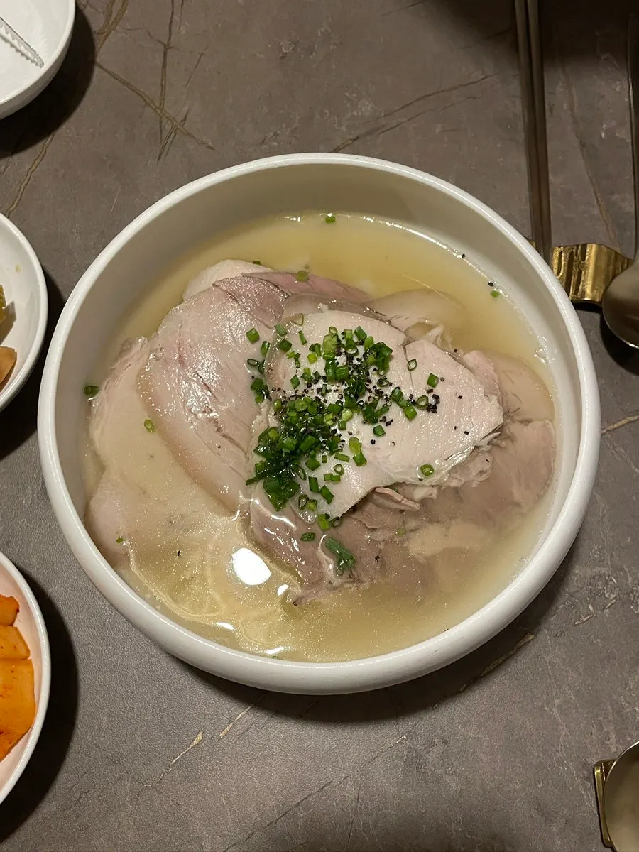 A bowl of Anok clear gomtang