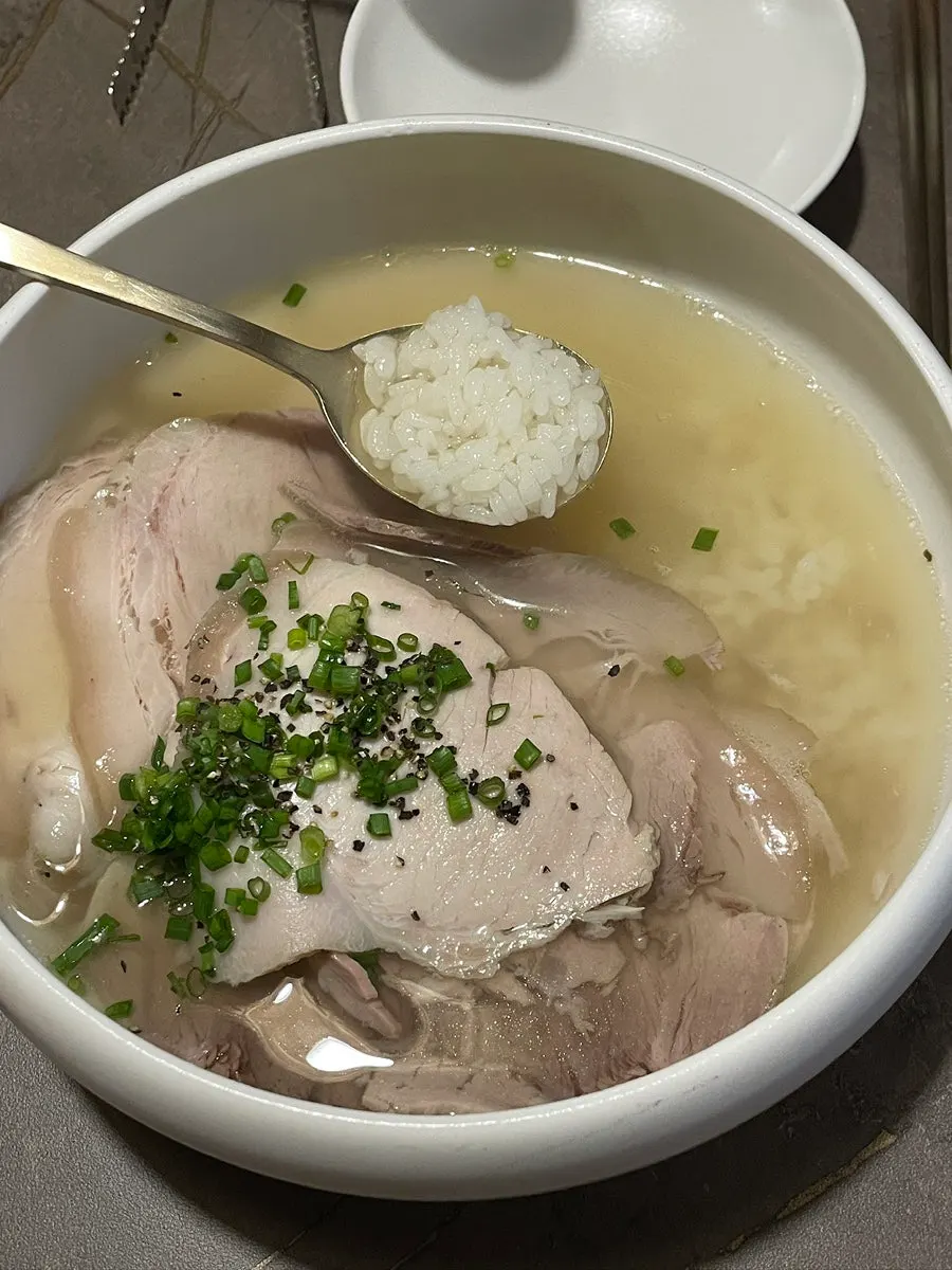 Gomtang in a clear-broth style