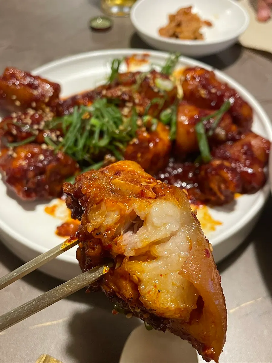 Braised pork tail with a springy texture