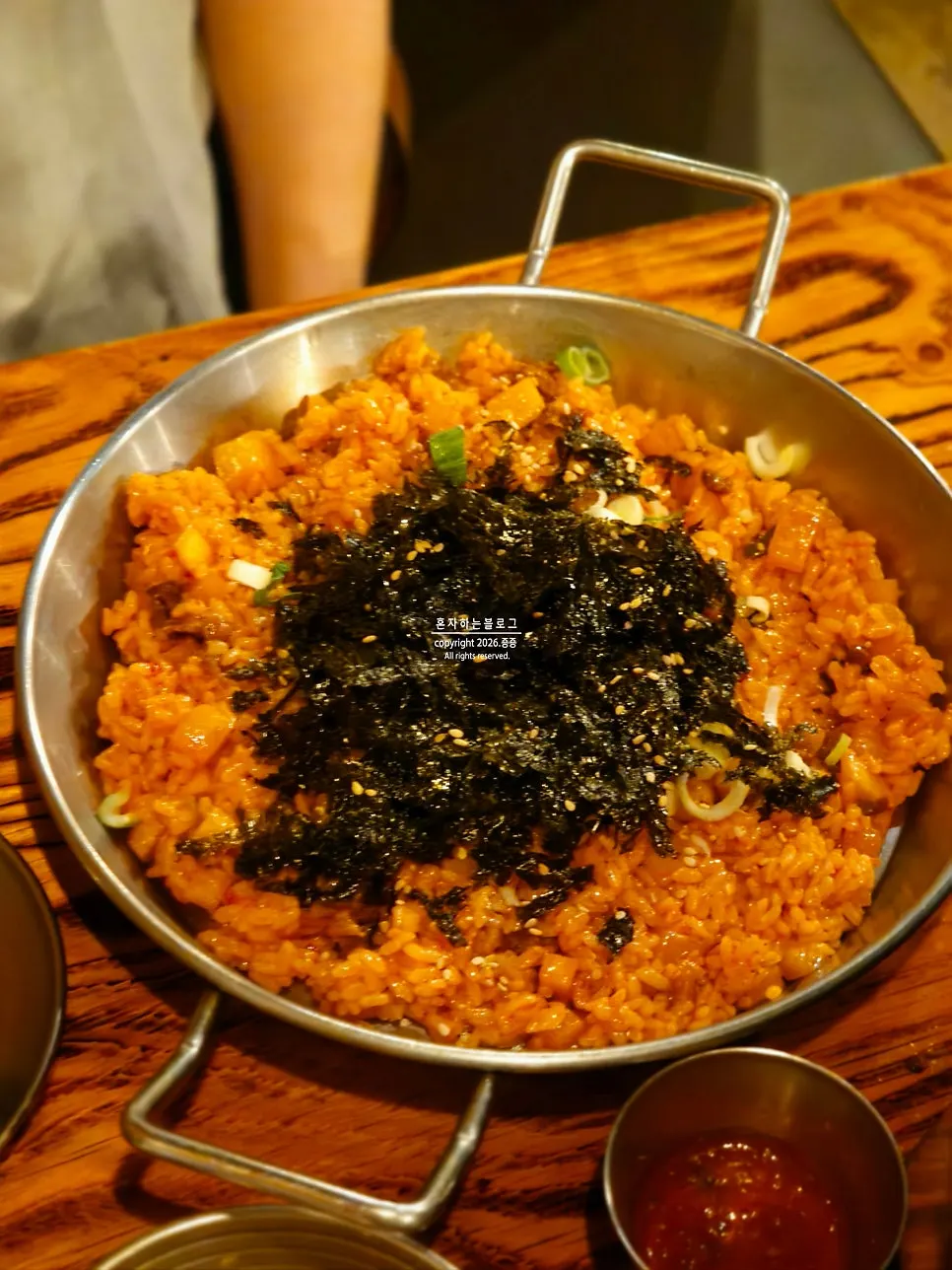 볶아져 나온 깍뚝밥