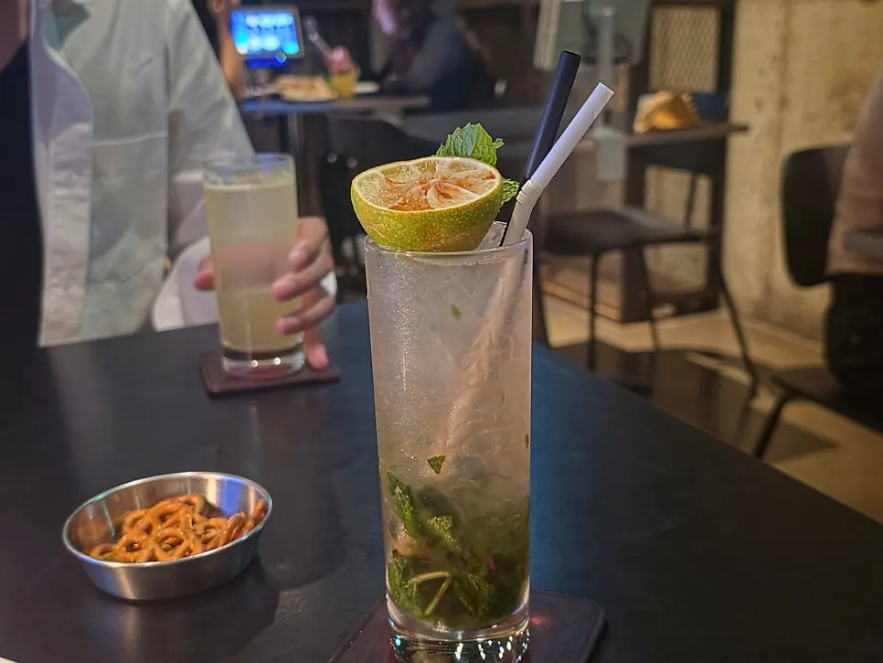 Bitters mojito piled high with crushed ice