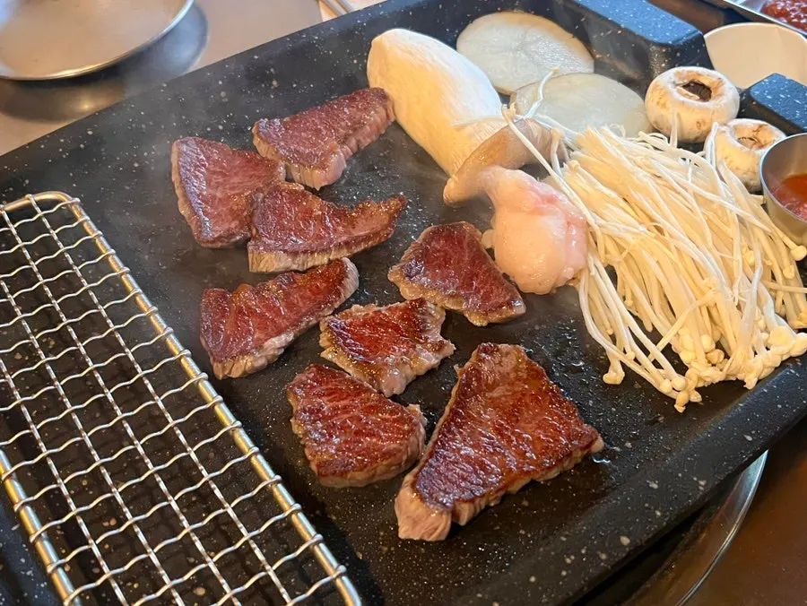 불판에 올라간 오늘의 한우 살치살