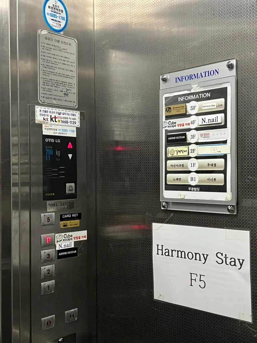 Standing by the elevator up to the 4th floor of Cube Escape Hongdae Branch