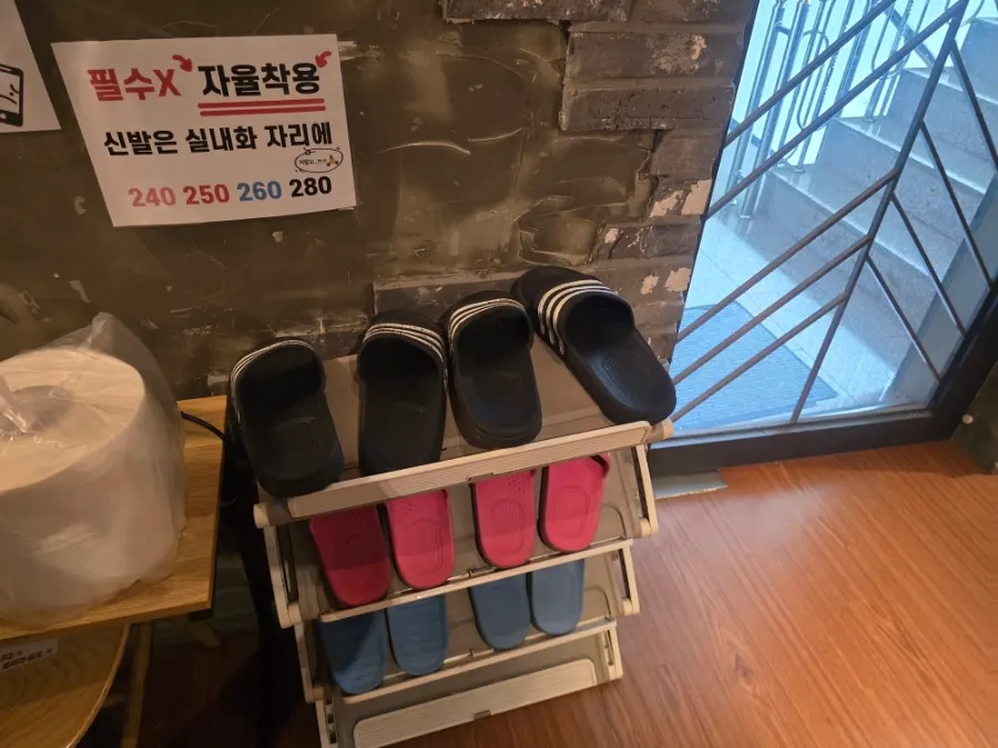 큐브이스케이프 홍대점의 넉넉한 사물함