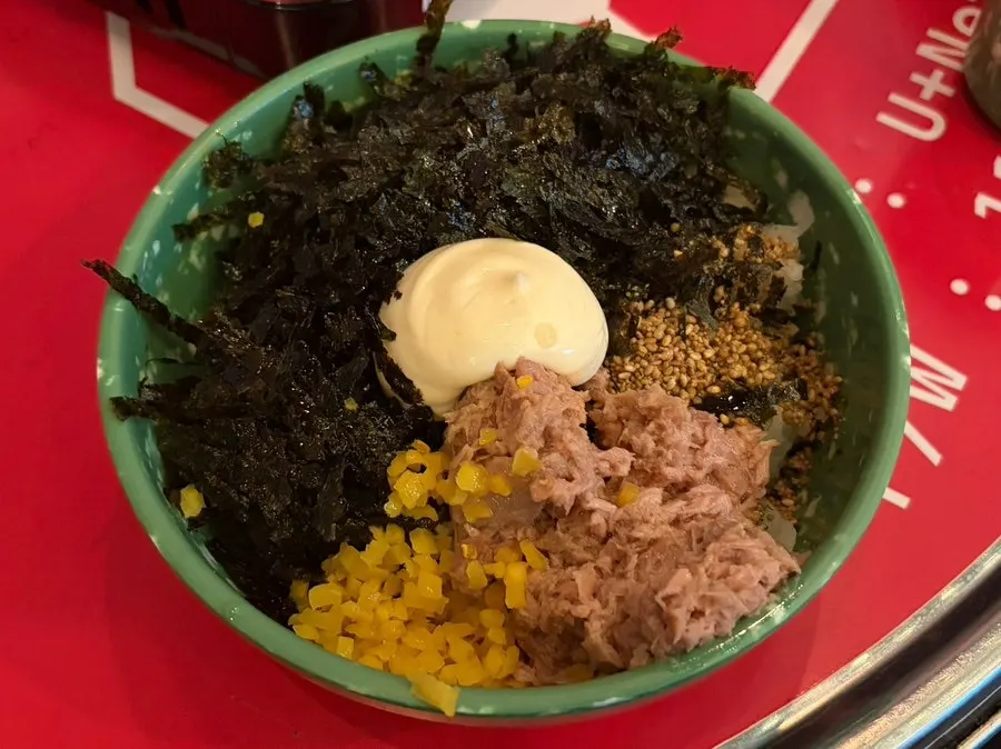재료가 실한 참치마요 주먹밥