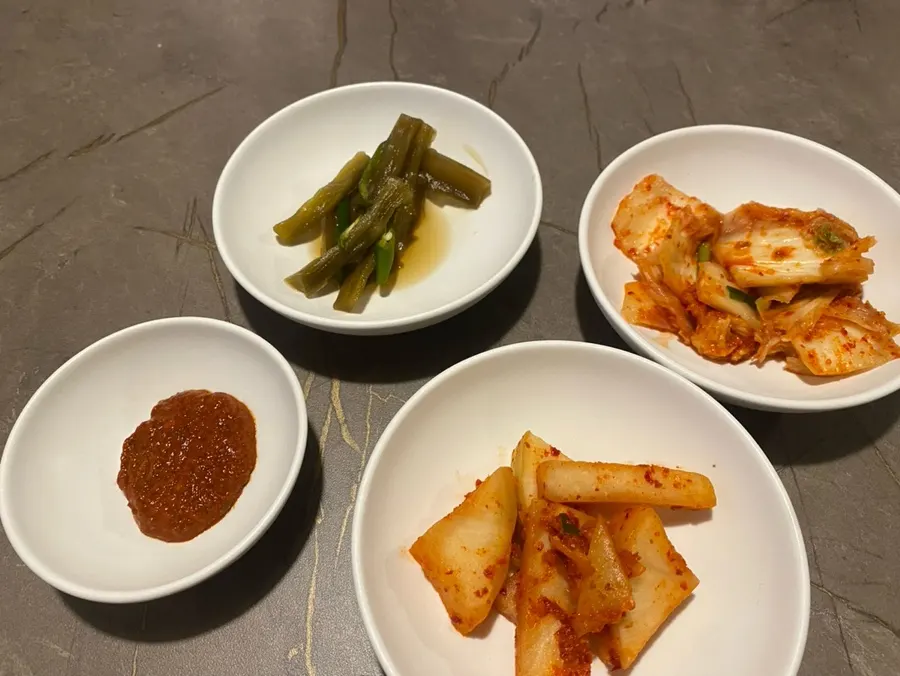 Clear gomtang broth