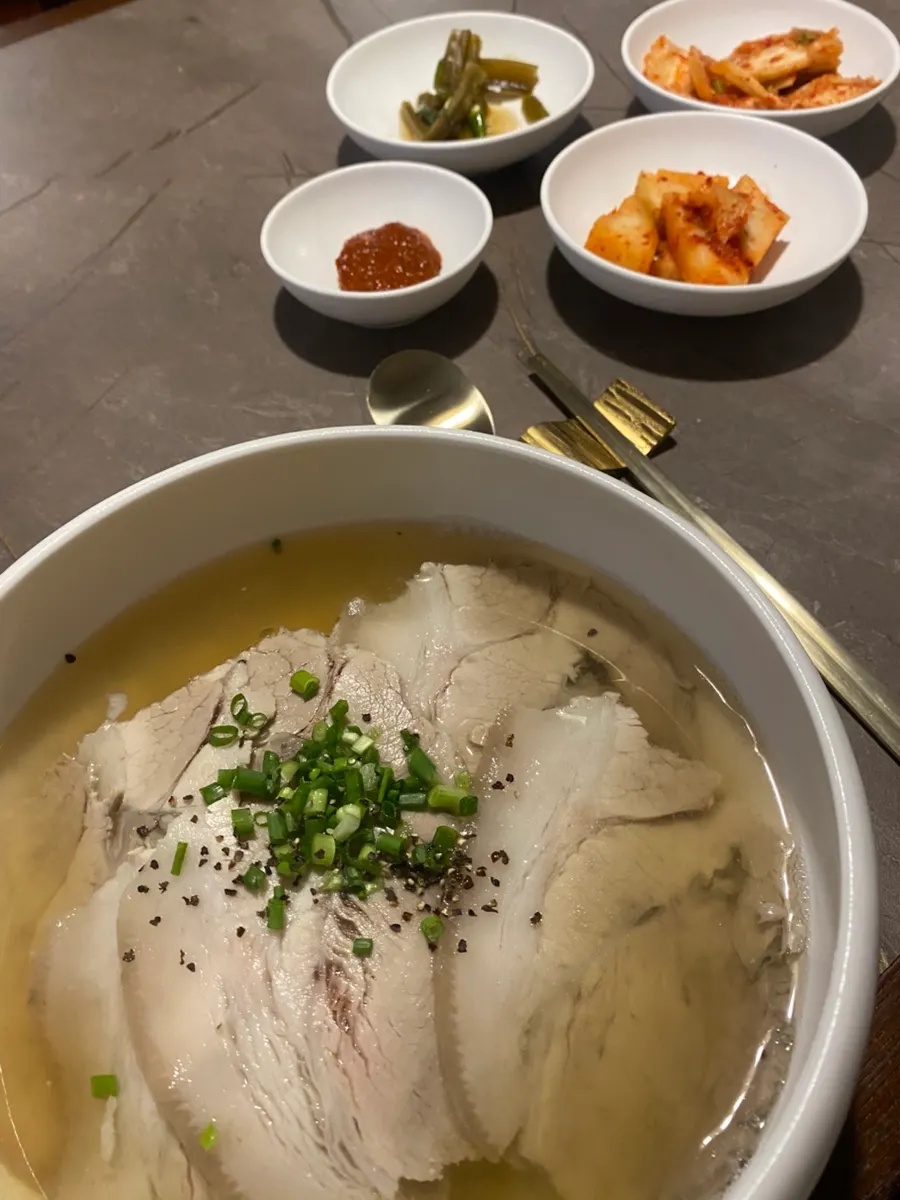 Anok’s clear and refreshing gukbap