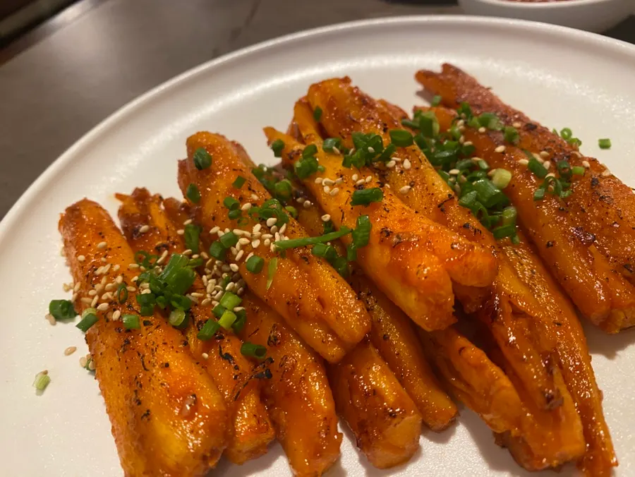 Neatly plated deodeok gui