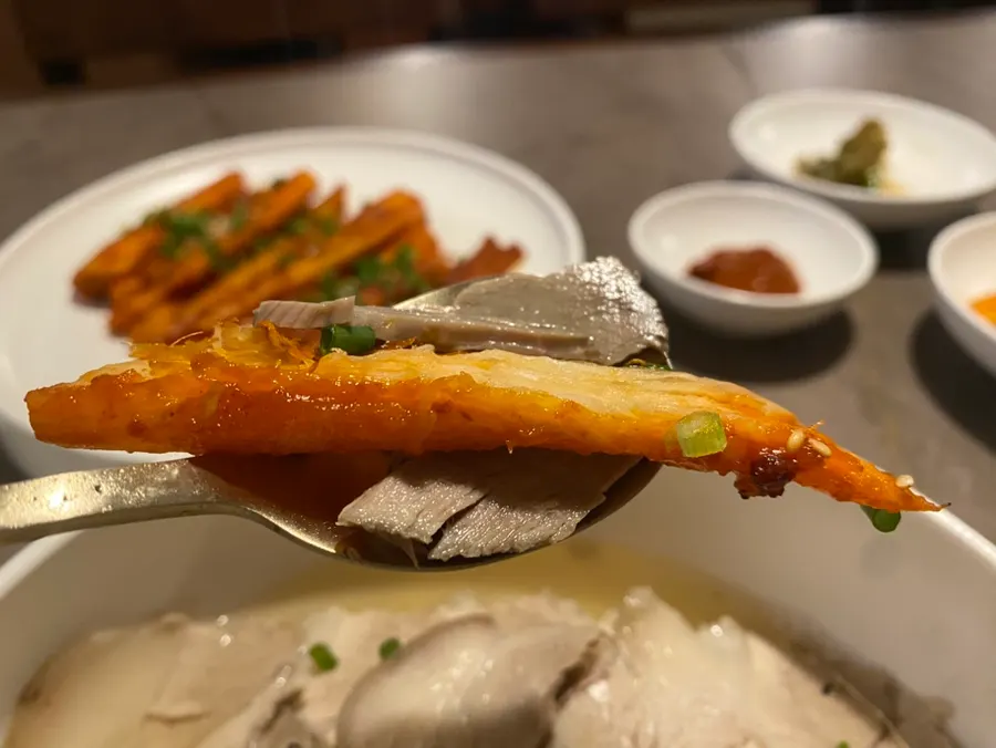 A meal enjoyed while looking at the hanok
