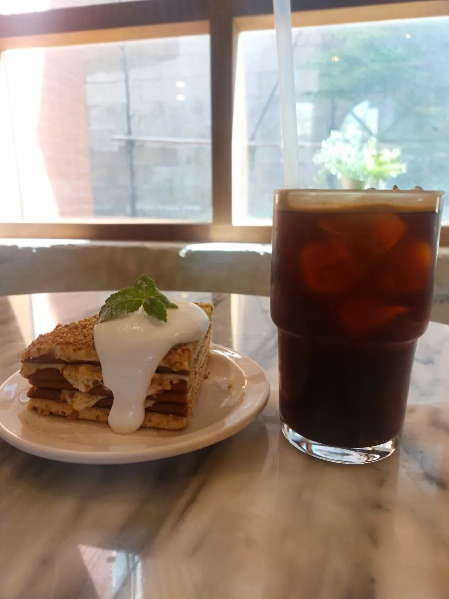 Lemon Malenka cake and iced americano