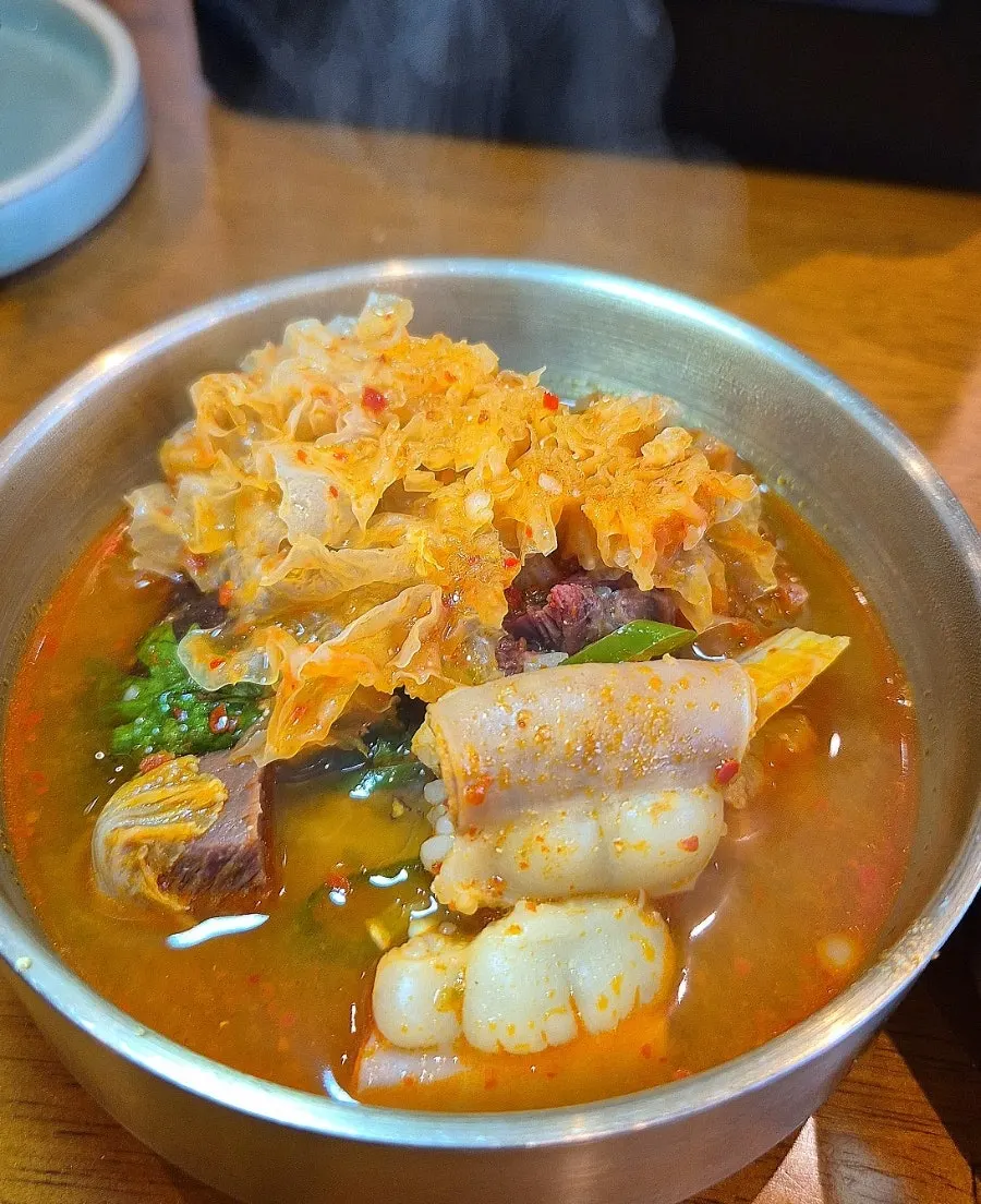 공기밥과 함께 먹는 한우곱창전골 국물
