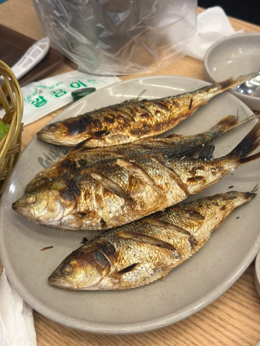 Picking apart the flesh of the seasonal grilled gizzard shad
