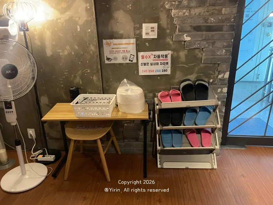 Waiting seats at Cube Escape while listening to staff explanation