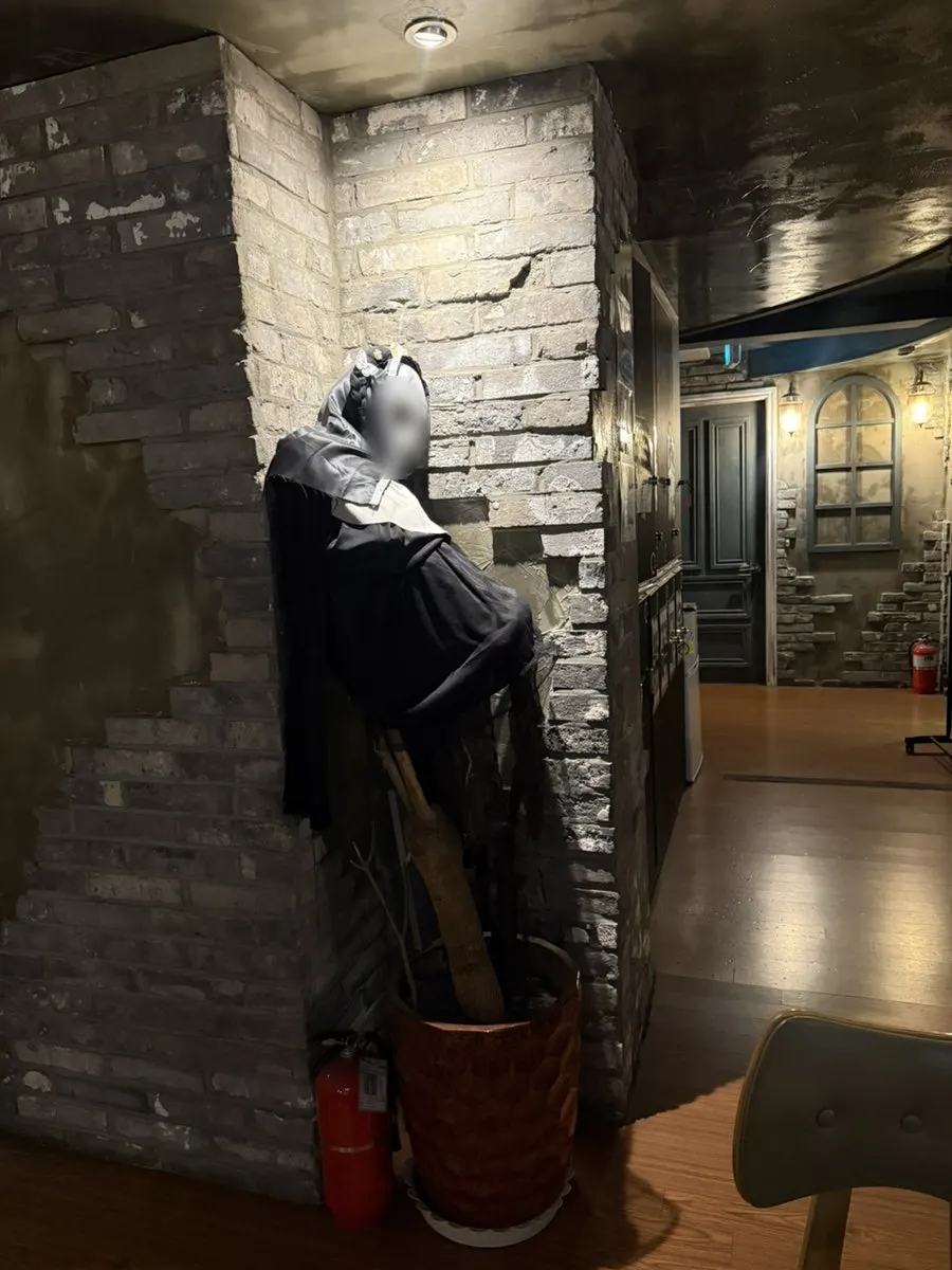 입장 직전 테마 입구