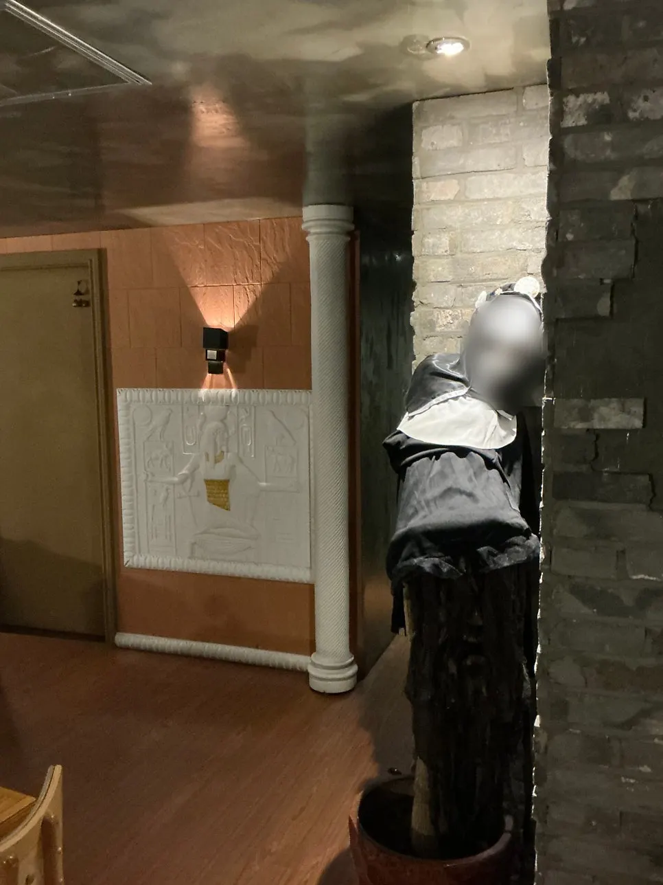 Puzzle device in the first section of Monkey House
