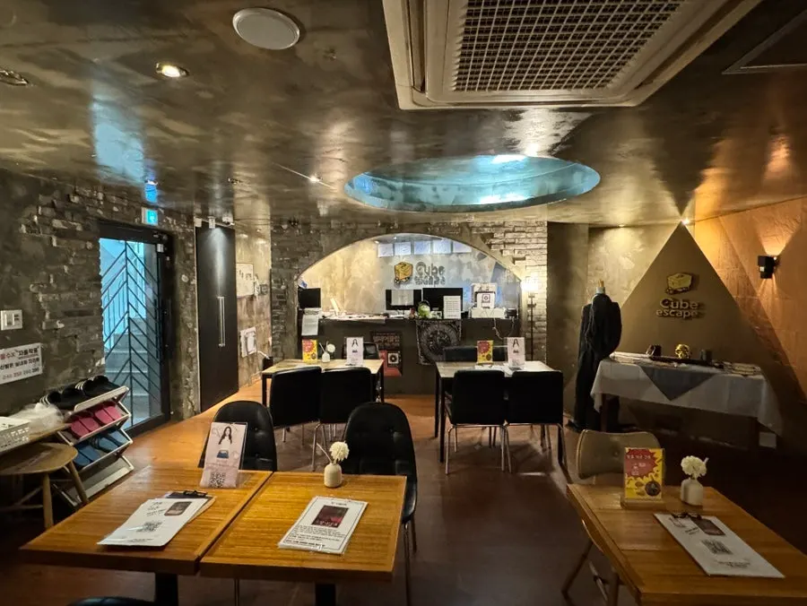 Spacious waiting area at Cube Escape Hongdae Branch