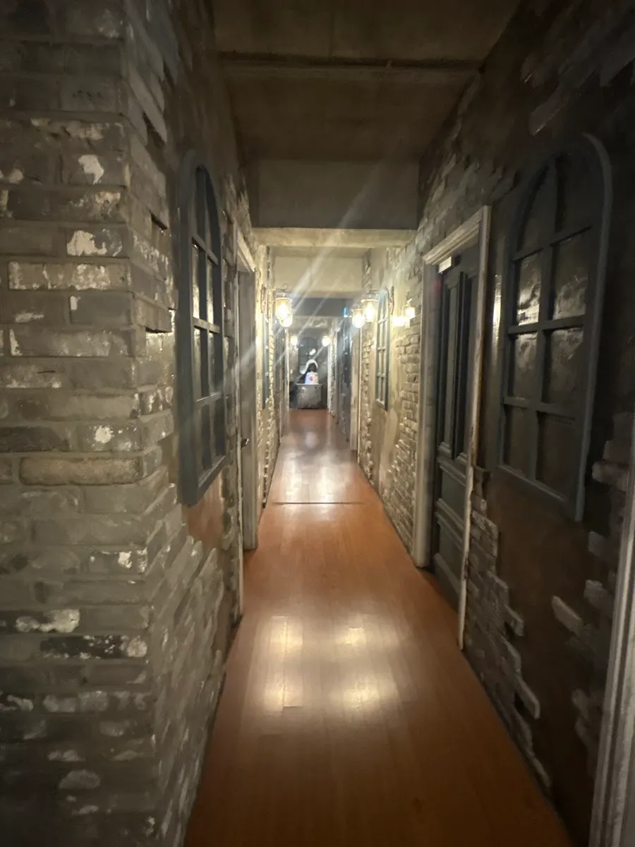 공포 요소가 없는 피라미드 테마 입구