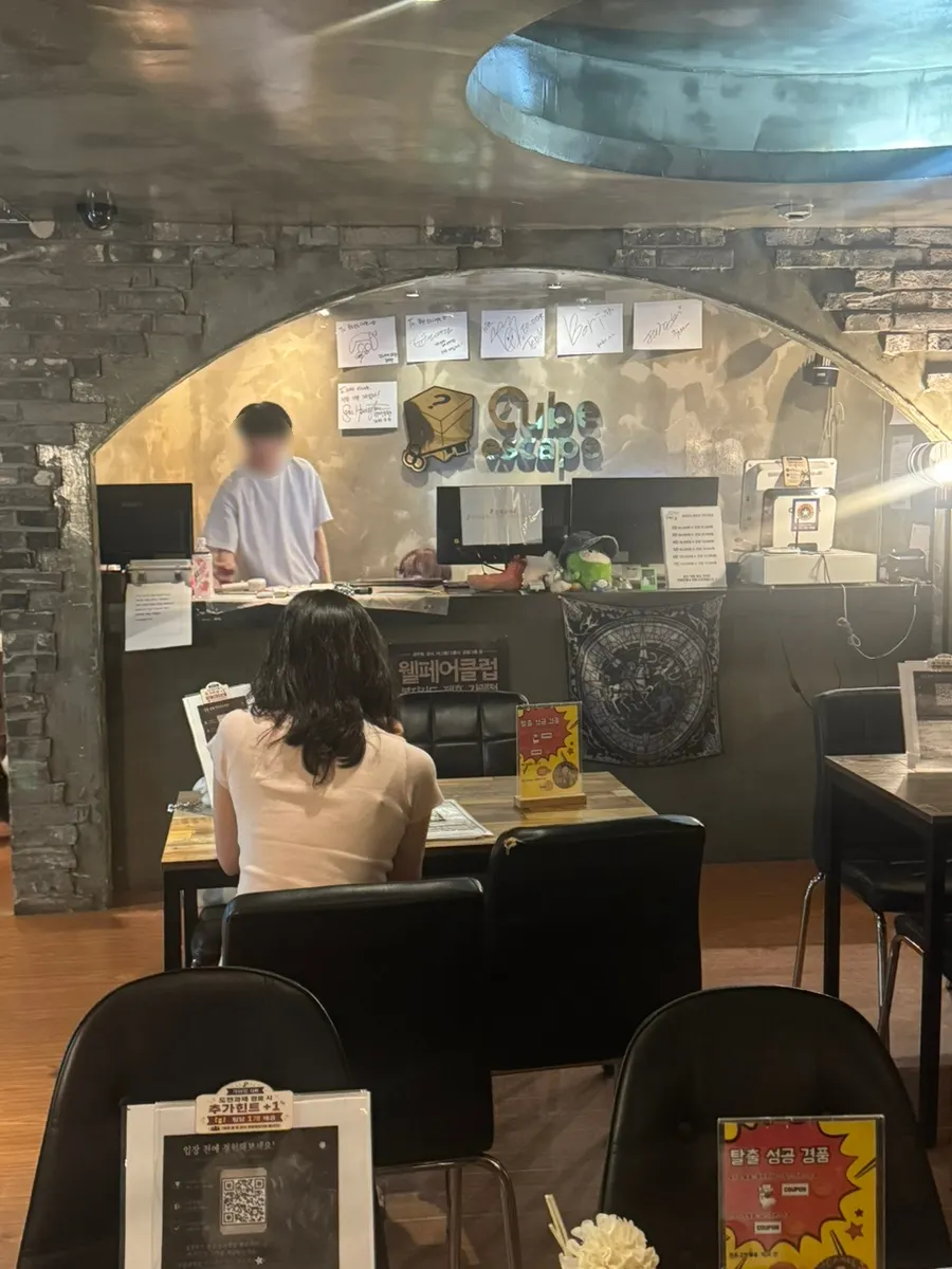 Waiting area at Cube Escape Hongdae Branch
