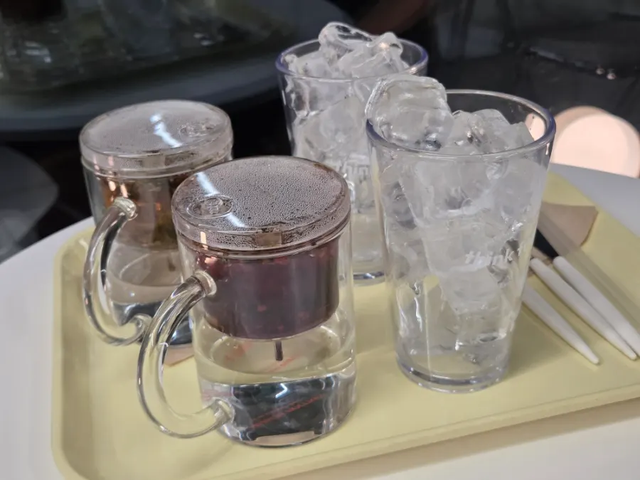 Set teapot dan gelas es untuk teh dingin
