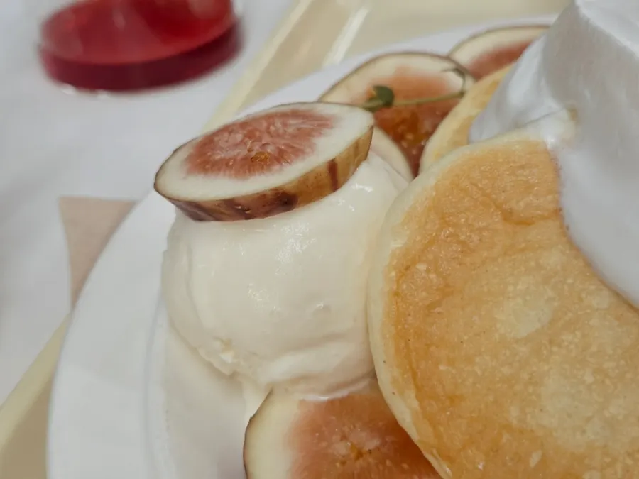 Soufflé fig dengan es krim vanila Häagen-Dazs