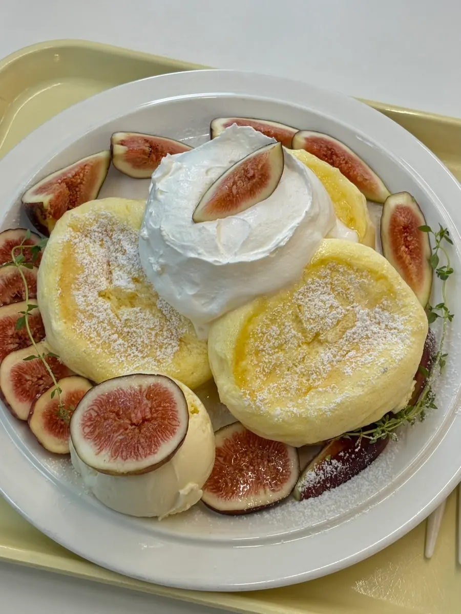 Fig soufflé pancake with whipped cream