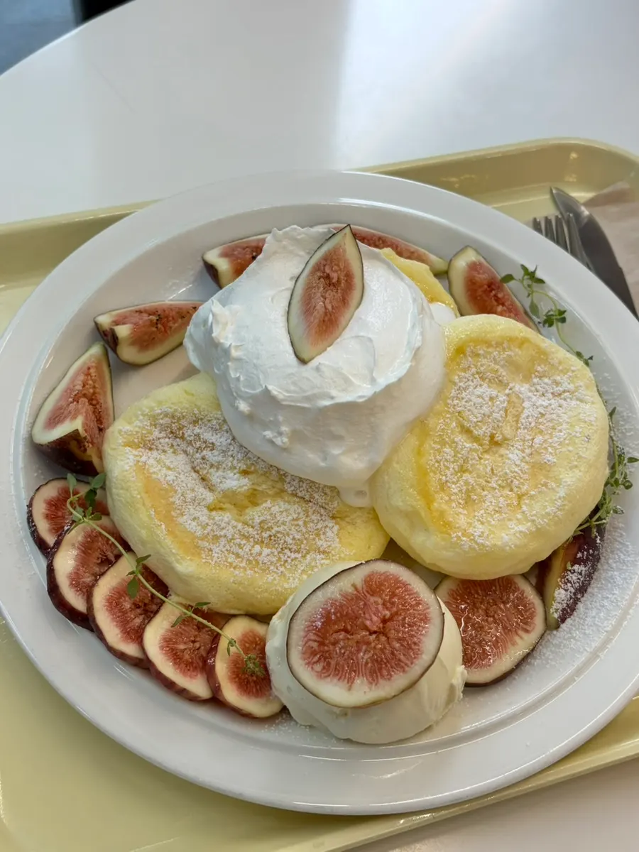 Cross-section of the sliced fig soufflé pancake