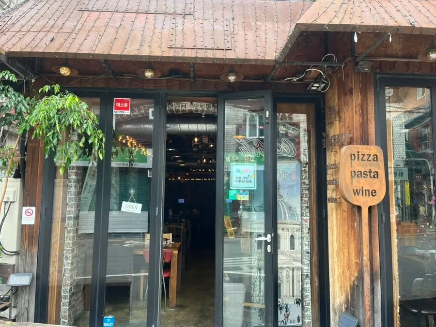 View near the entrance of Hongdae Hwadeok Pizza