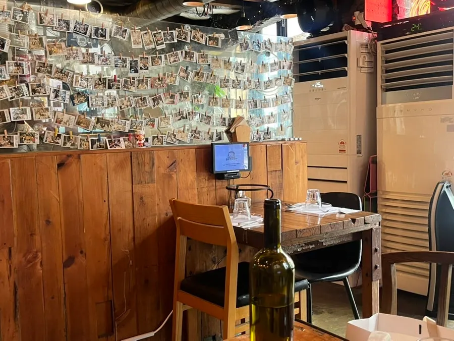 Interior of Hongdae Hwadeok Pizza with an Italian feel