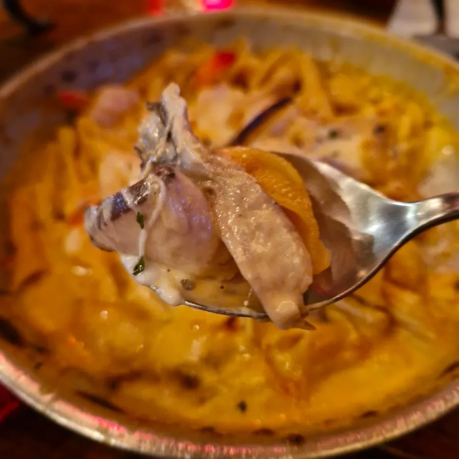 A plate of gamberi crema shrimp cream pasta