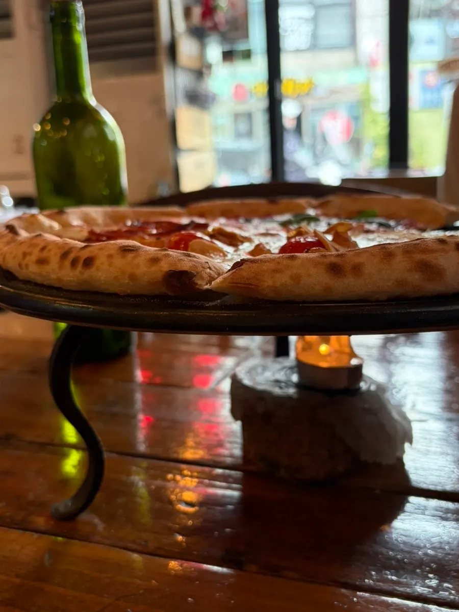 The pizza plate being kept warm by a mini candle